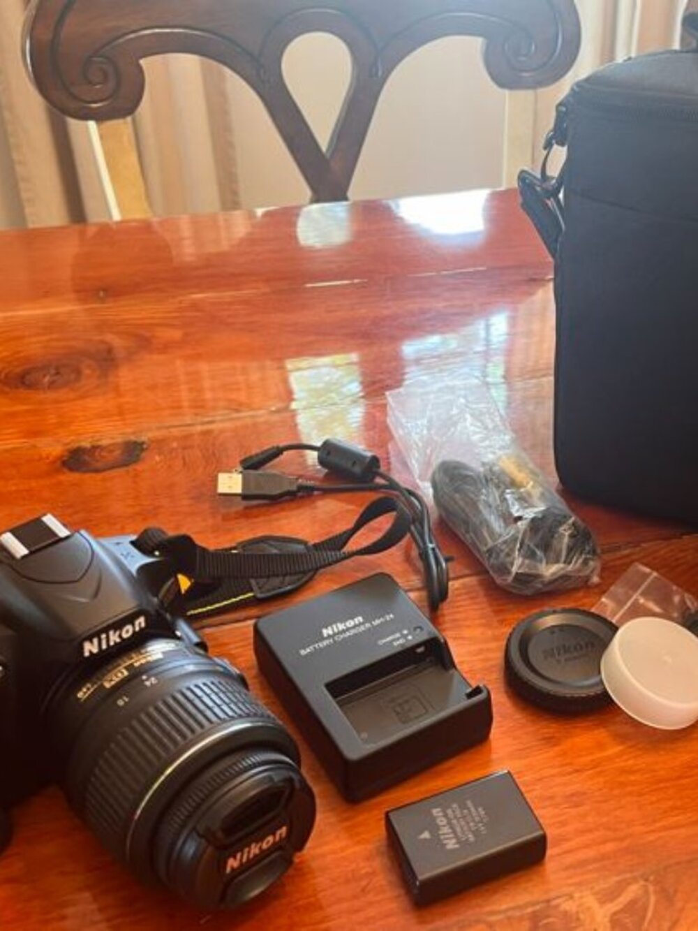 Nikon D D3200 24.2MP Digital SLR Camera - Bag w/ AF-S DX ED VR G 18-55mm)